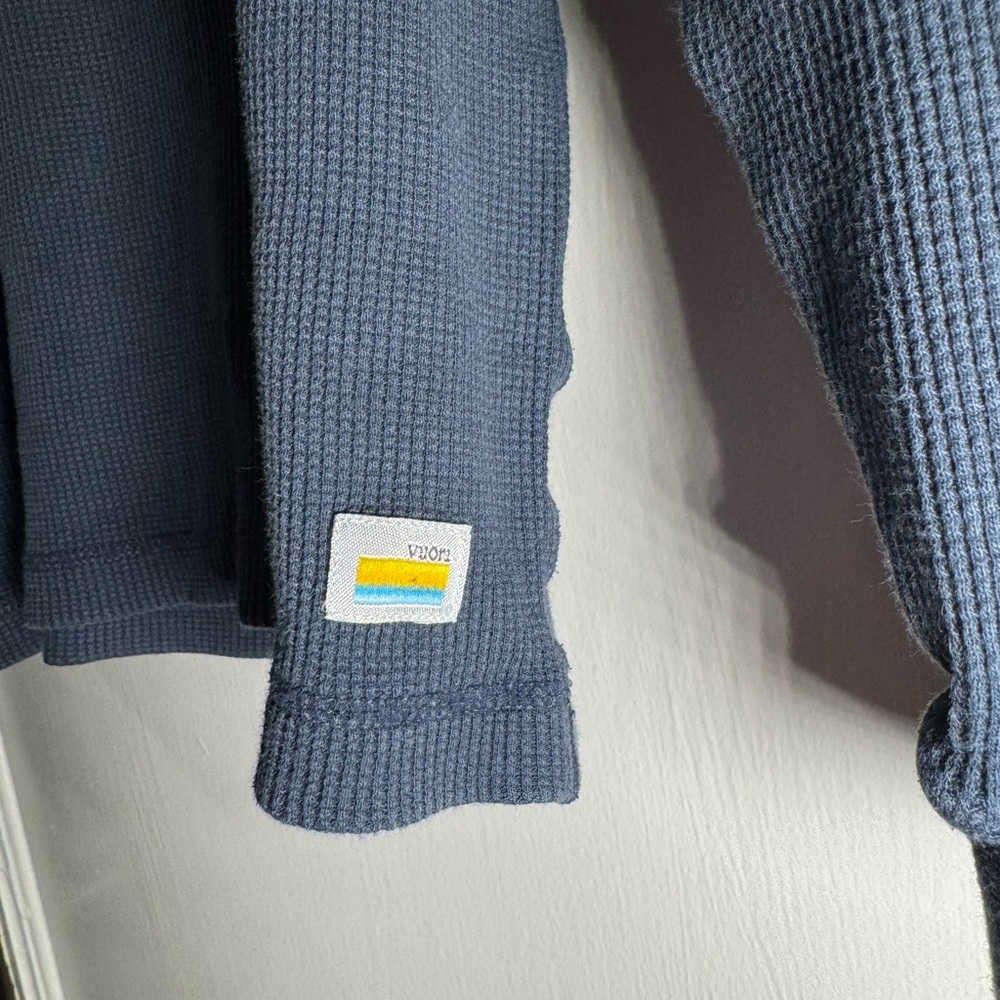 Vuori Waffle Knit Men's Blue Long Sleeve Shirt - Picture 2 of 2
